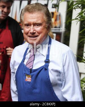 ***DATEI FOTO*** Regis Philbin verstirbt im Alter von 88 Jahren. Regis Philbin, 2009, Foto von John Barrett/PHOTOlink/Photolink/MediaPunch Stockfoto