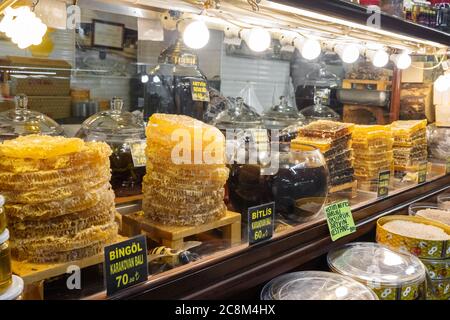Frische Waben auf dem Markt in der Türkei. Stockfoto