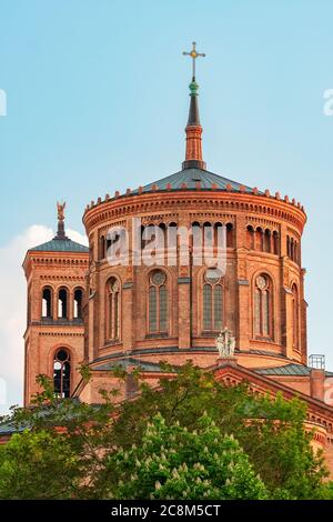 St. Thomas rote Backsteinkirche in Berlin Stockfoto