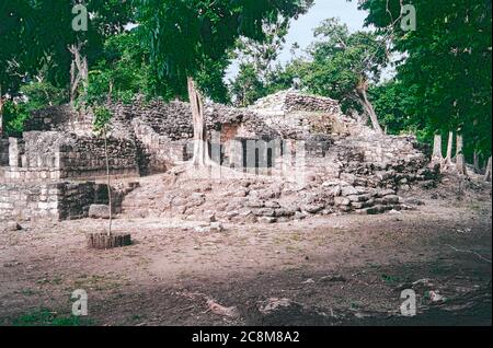 Struktur IV - Chicanna Maya Ruinen. Campeche, Mexiko. Vintage Film Bild - ca. 1990 Stockfoto