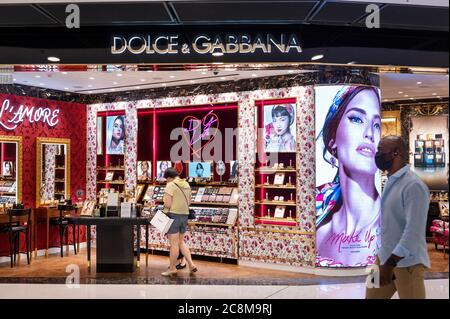 Italienisches Luxus-Modehaus Dolce & Gabbana Geschäft in Hongkong gesehen. Stockfoto