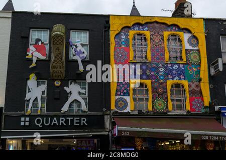 LONDON, Großbritannien, 27. APRIL 2018: Camden High Street in London, Großbritannien. Stockfoto