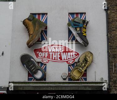 LONDON, Großbritannien, 27. APRIL 2018: Camden High Street in London, Großbritannien. Stockfoto