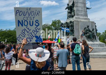 Montreal, Kanada - 25. Juli 2020: Protest gegen Zwangsmasken in Quebec Stockfoto