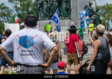 Montreal, Kanada - 25. Juli 2020: Protest gegen Zwangsmasken in Quebec Stockfoto