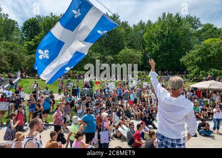 Montreal, Kanada - 25. Juli 2020: Protest gegen Zwangsmasken in Quebec Stockfoto