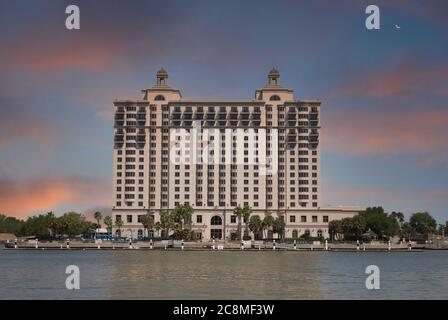Savannah Convention Center Hotel in Dusk Stockfoto