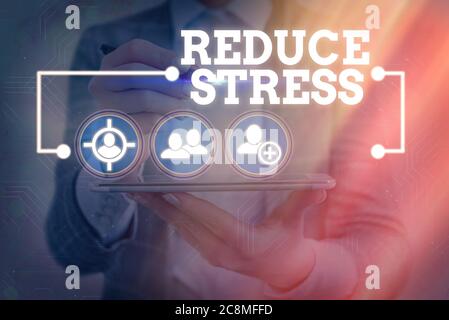 Textzeichen mit der Anzeige „Stress reduzieren“. Business Foto präsentiert, um den Zustand der psychischen oder emotionalen Belastung oder Spannung zu verringern Information digitale Technologie Stockfoto