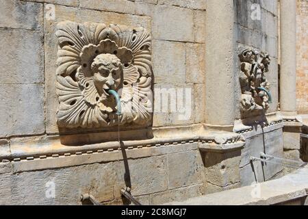 Nahaufnahme des großen Onofrio-Brunnens (1438) in Dubrovnik, Kroatien Stockfoto