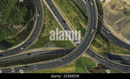 Luftaufnahme von Armendariz Downhill, Miraflores Stadt und das Costa Verde Riff in Lima, Peru. Stockfoto