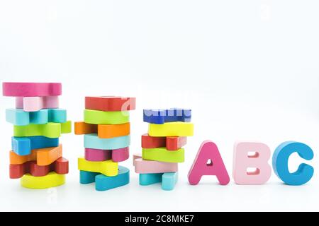 Bunte Holz pädagogische abc Spielzeug Puzzle für Kinder. Stockfoto