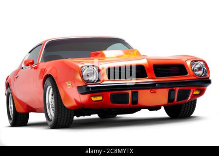 Izmir, Türkei - 11. Juli 2020: Frontansicht eines 1974 Pontiac Brand Trans am firebird in einer Studioaufnahme. Stockfoto