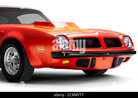 Izmir, Türkei - 11. Juli 2020: Frontansicht eines 1974 Pontiac Brand Trans am firebird in einer Studioaufnahme. Stockfoto