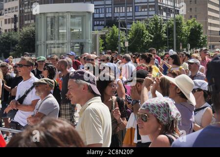 Mailand, Italien. Juli 2020. Keine Maske, keine vax-Demonstration in Mailand, aber die Demonstranten haben die Regeln der sozialen Distanzierung und die Pflicht, eine Maske für die Versammlung der Menschen in der Region Lombardei zu tragen, nicht beachtet. (Foto von Luca Ponti/Pacific Press) Quelle: Pacific Press Agency/Alamy Live News Stockfoto