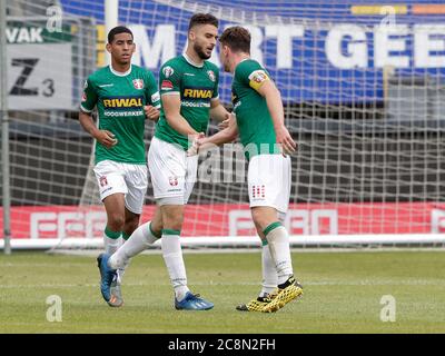 SITTARD, NIEDERLANDE - JULI 25: Dordrecht Spieler feiern das Tor von Nikolas Agrafiotis des FC Dordrecht gesehen während der Vorsaison Spiel Fortuna Sittard gegen FC Dordrecht am 25. Juli 2020 in Sittard, Niederlande. Stockfoto