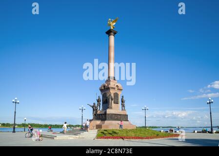 JAROSLAWL, RUSSLAND - 10. JULI 2016: Sonniger Julitag am Denkmal des Jahrtausends Jaroslawls Stockfoto