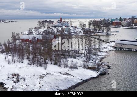 Blick auf die Inseln (Valkosaari Blekholmen) und Luoto (klippan) im Süden Hafen von Helsinki, Finnland Stockfoto