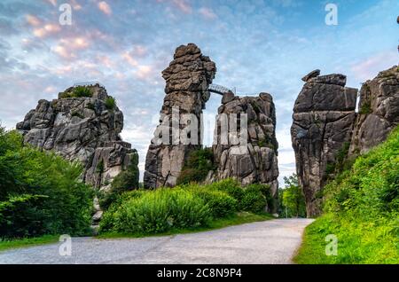 Die Externsteine, eine Sandsteinfelsenformation, im Teutoburger Wald, bei Horn-Bad Meinberg, Deutschland, Stockfoto