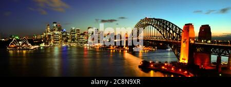 Sydney Harbour Nachtpanorama von Kirribilli aus im Norden von Sydney Stockfoto