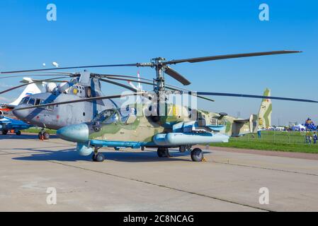 SCHUKOWSKI, RUSSLAND - 30. AUGUST 2020: Russischer Angriffshubschrauber Ka-52 auf der Flugschau MAKS-2019 Stockfoto