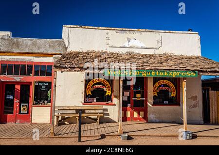 Tombstone, Arizona, USA - 2. März 2019: Morgenansicht des Doc Hollidays Saloon auf der Allen Street im berühmten Old West Town Historic District Stockfoto