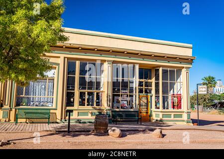 Tombstone, Arizona, USA - 2. März 2019: Morgenansicht der Allen Street im berühmten Old West Town Historic District Stockfoto