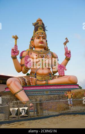 TRINCOMALEE, SRI LANKA - 11. FEBRUAR 2020: Skulptur von Shiva im alten Hindu-Tempel Koneswaram Kovil Stockfoto