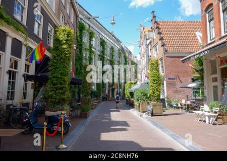 Reguliersdwarsstraat, - die berühmteste, trendy und bunte Homosexuell Straße in Amsterdam, Niederlande. Stockfoto