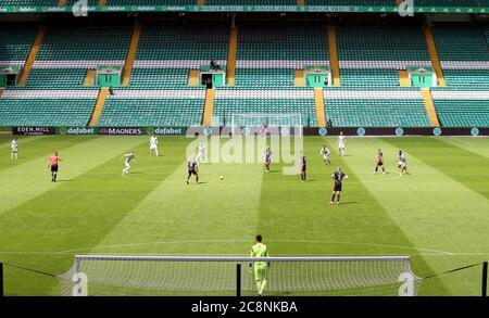 Gesamtansicht des Spiels während des Vorsaison Freundschaftsspiel in Celtic Park, Glasgow. Stockfoto