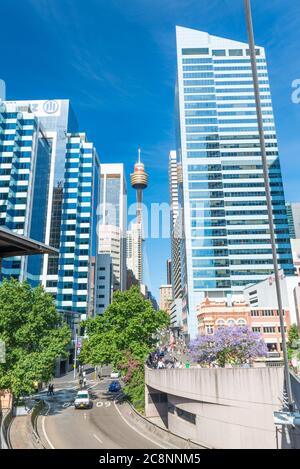 SYDNEY - OKTOBER 2015: Wunderschöne Skyline der Stadt in Downtown. Sydney zieht jährlich 20 Millionen Menschen an. Stockfoto