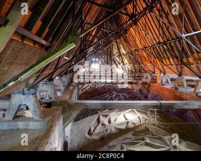 Unter dem Dach über dem Gewölbe der Frauenkirche in Danzig in polen Stockfoto