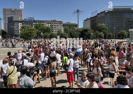Mailand, Italien. Juli 2020. Keine Maske, keine Impfproteste in Mailand, Italien am 25. Juli 2020. Die Demonstranten respektiierten die Regeln der sozialen Distanzierung und die Pflicht, eine Maske für die Versammlung der Menschen in der Region Lombardei zu tragen. (Foto: Luca Ponti/Pacific Press/Sipa USA) Quelle: SIPA USA/Alamy Live News Stockfoto