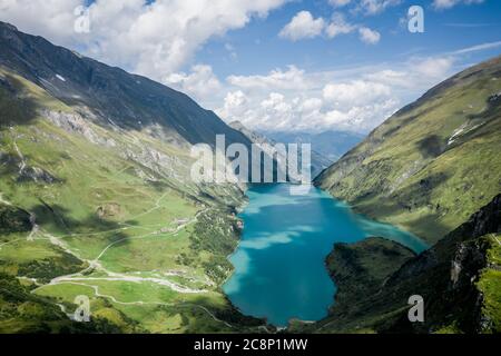 Luftaufnahme des Mooserbodens und der Staumauer, Kaprun Hochgebirgsstauseen, Salzburg, Österreich Stockfoto