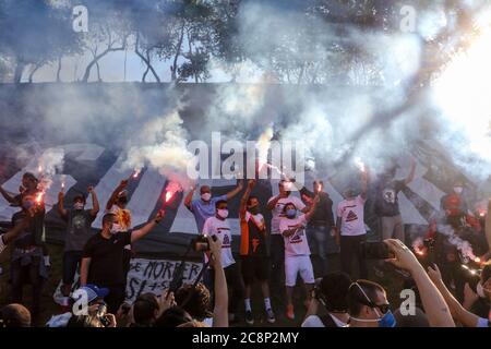 Sao Paolo, Brasilien. Juli 2020. Protest von Kurierern, die mit Delivery APP arbeiten, eine Bewegung namens "Brepe dos APPS", die diesen Samstag auf dem Charles Miller Square in São Paulo stattfand. (Foto von Thiago Bernardes/Pacific Press) Quelle: Pacific Press Agency/Alamy Live News Stockfoto