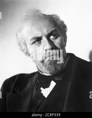 Lee J. Cobb, Head and Shoulders Publicity Portrait für den Film, 'The Song of Bernadette', 20th Century-Fox, 1943 Stockfoto