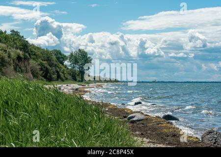 Strand und Sandsteinfelsen bei Schwarzer Busch an der ostseeinsel Poel Stockfoto