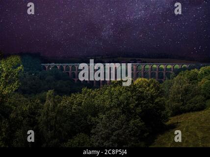 Nachtansicht der goeltzschtalbrücke in ostdeutschland Stockfoto