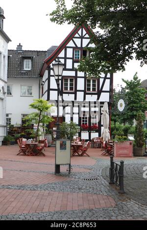 Rheinbach, Nordrhein-Westfalen - Juni 14 2020: In der Hauptstraße von Rheinbach, deutsche Stadt 20km neben Bonn Stockfoto