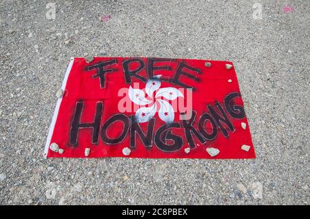 München, Bayern, Deutschland. Juli 2020. Eine freie Hong Kong Flagge, wie sie bei einer Hygienemono gegen die Coronavirus Maßnahmen in München gesehen wurde. Quelle: Sachelle Babbar/ZUMA Wire/Alamy Live News Stockfoto