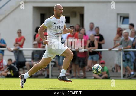 Mnichovo Hradiste, Tschechische Republik. Juli 2020. Der ehemalige tschechische Fußballspieler JAN KOLLER (AS Monaco und Borussia Dortmund) spielt den Ball während des vorteilhaften Spiels Real Top Praha gegen Garda Mnichovo Hradiste in Mnichovo Hradiste. Quelle: Slavek Ruta/ZUMA Wire/Alamy Live News Stockfoto