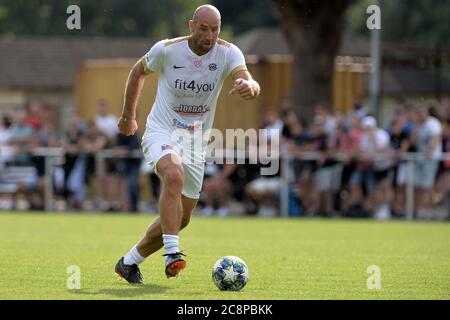 Mnichovo Hradiste, Tschechische Republik. Juli 2020. Der ehemalige tschechische Fußballspieler JAN KOLLER (AS Monaco und Borussia Dortmund) spielt den Ball während des vorteilhaften Spiels Real Top Praha gegen Garda Mnichovo Hradiste in Mnichovo Hradiste. Quelle: Slavek Ruta/ZUMA Wire/Alamy Live News Stockfoto