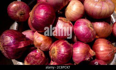 Eine Nahaufnahme der roten Zwiebelsammlung Stockfoto