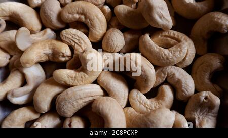 Eine Nahaufnahme von Cashewnüssen Gruppe gesunde Trockenfrüchte Nüsse in voller Rahmen Stockfoto