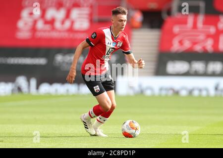 SOUTHAMPTON, GROSSBRITANNIEN. AM 26. JULI 2020 wird Smallbone of Southampton während des Premier League-Spiels zwischen Southampton und Sheffield United im St Mary's Stadium, Southampton. (Kredit: Jon Bromley, Mi News) Kredit: MI Nachrichten & Sport /Alamy Live Nachrichten Stockfoto