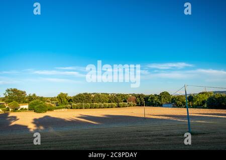 Sonnenuntergang in den Feldern von Marche aus dem Dorf Numana Stockfoto