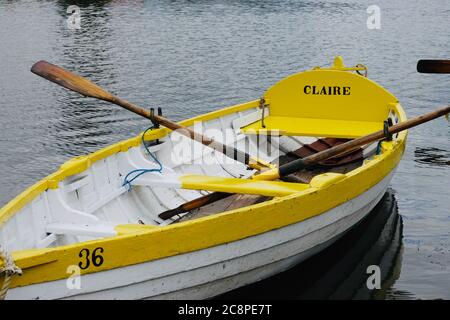 Thorpeness, Suffolk, Großbritannien - 26. Juli 2020: Herrliches Wetter an der Ostküste Anglians. Ruderboote können bei der Meare gemietet werden. Stockfoto