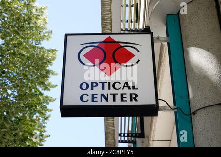 Bordeaux , Aquitaine / Frankreich - 07 22 2020 : Optisches Zentrum Logo und Text Shop-Schild Store französisch Marke Optiker Gläser Stockfoto