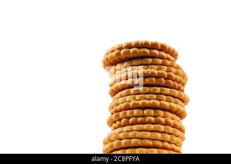 Ein Stapel von Cookies auf weißem Hintergrund Stockfoto