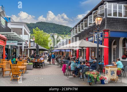 Cafés, Bars und Geschäfte in der Mall Street, Queenstown, Neuseeland Stockfoto