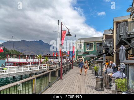 Cafés und Bars in der Mall Street, Queenstown, Neuseeland Stockfoto